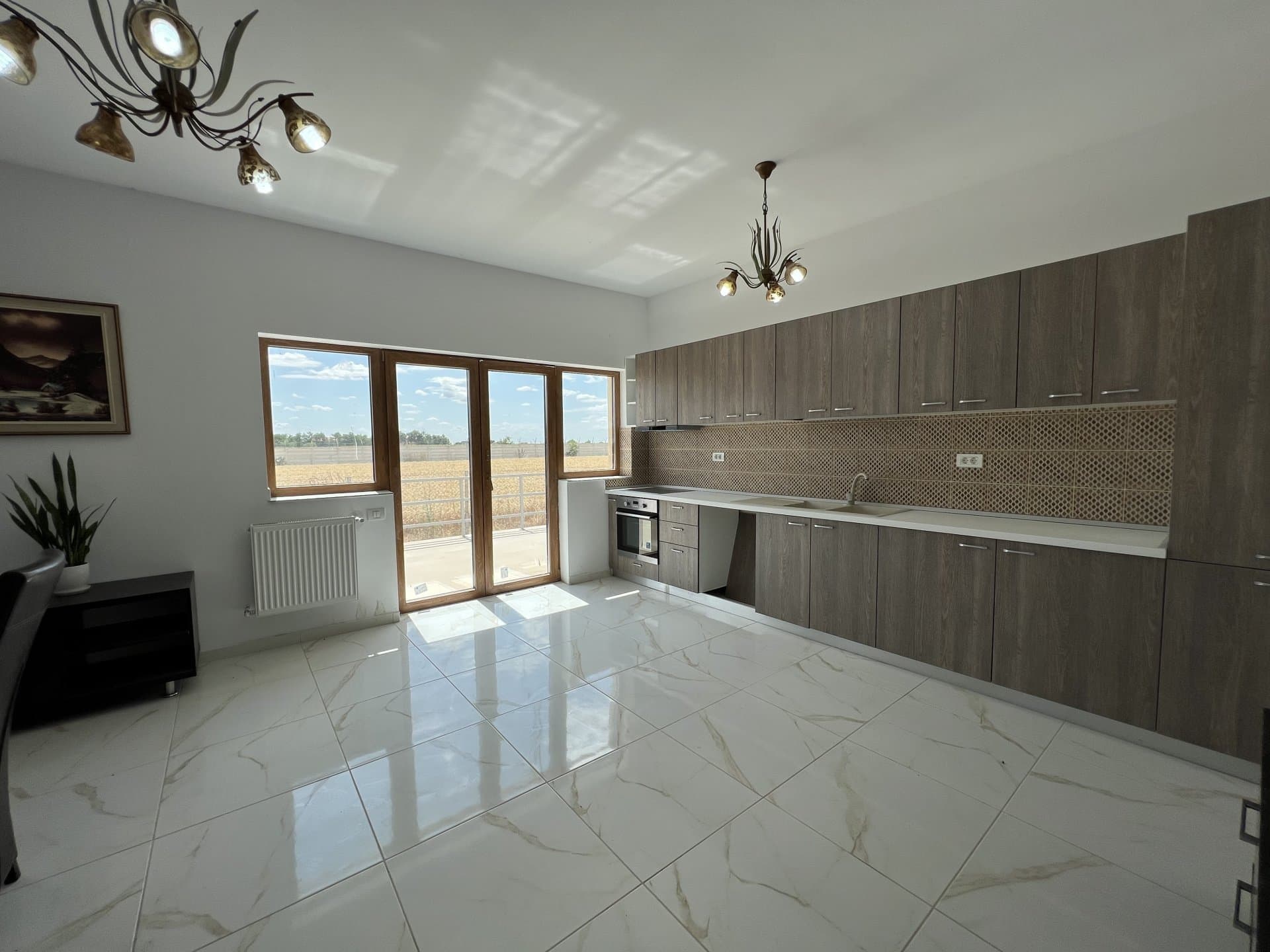 Casa noua de colt- Frumusani - Orasti. 4 camere. 500 mp teren.