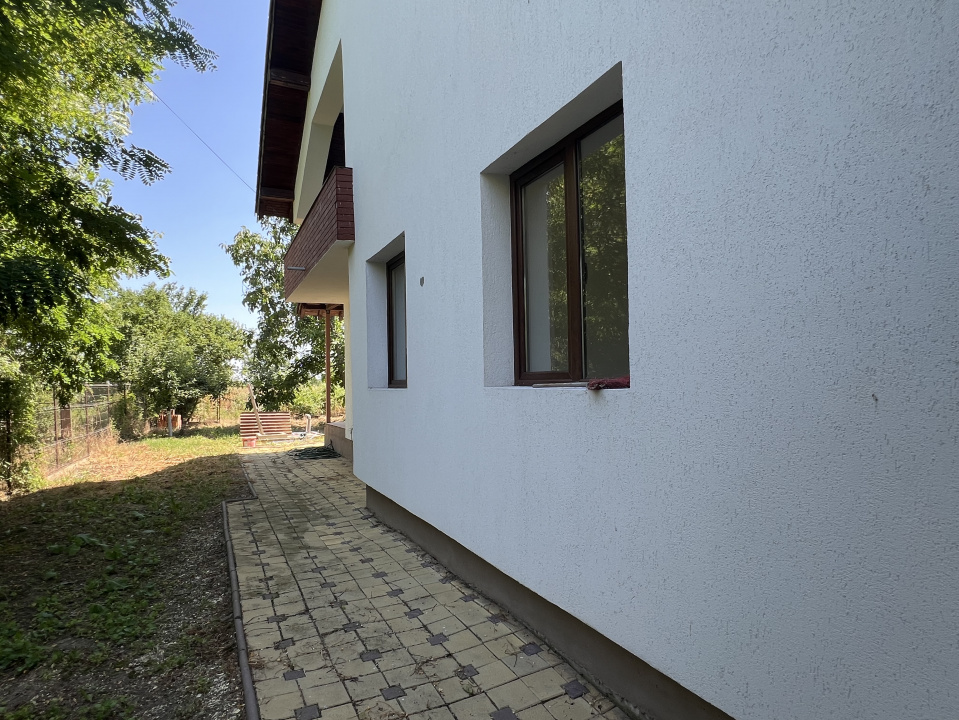 Refugiul Tau in Natura: Casa Moderna si Ultraluminoasa, Liniste Absoluta