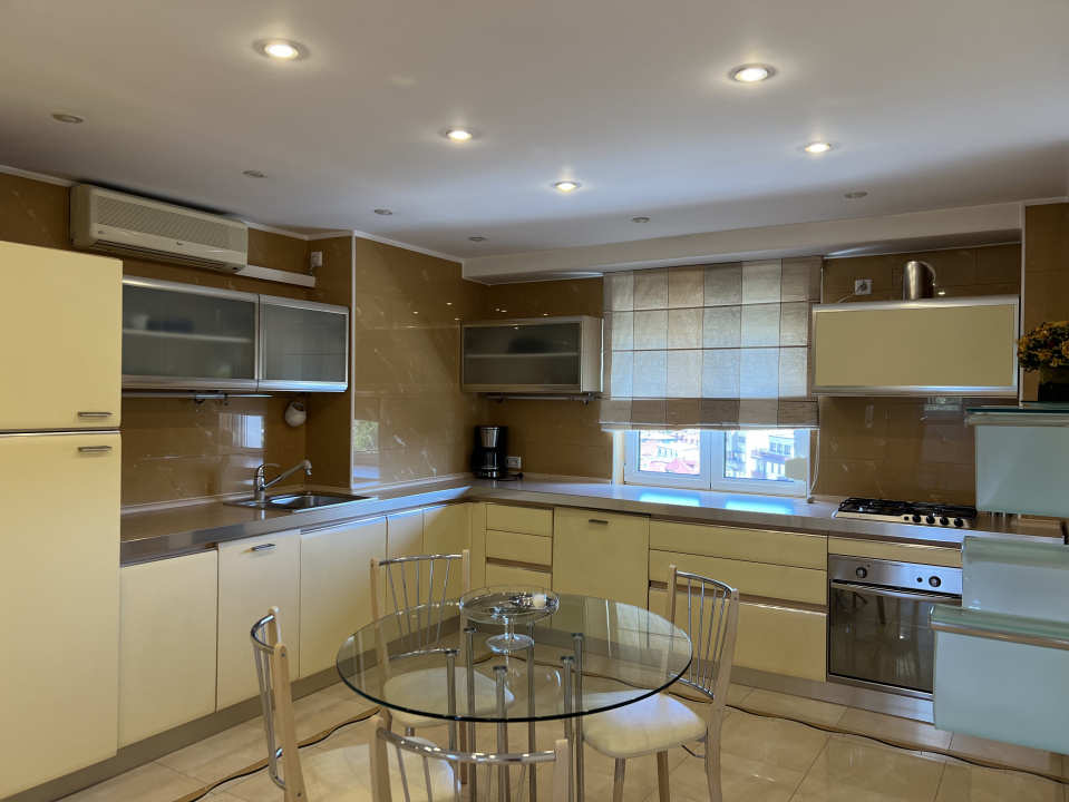 Apartament Unirii - 2 camere 80 mp. Transformat din 3 camere. 