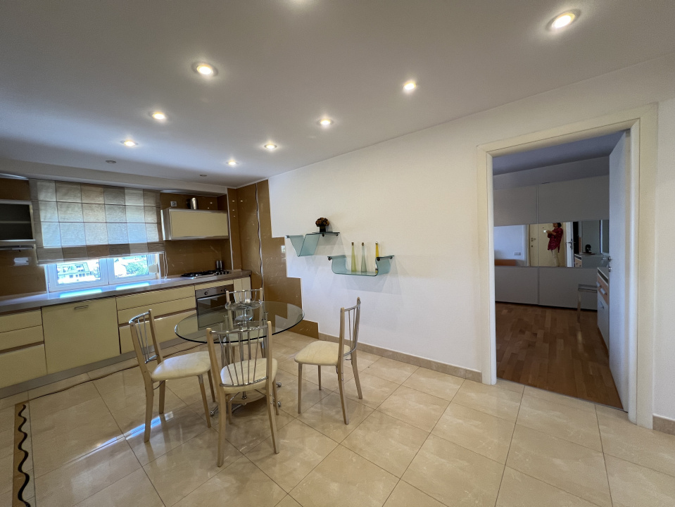 Apartament Unirii - 2 camere 80 mp. Transformat din 3 camere. 
