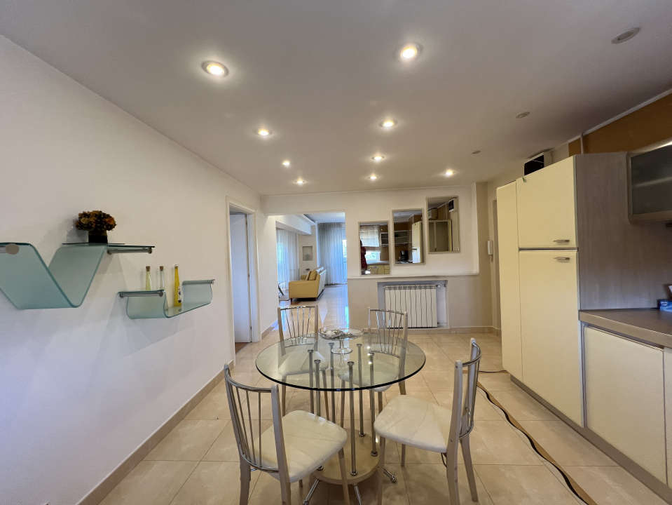 Apartament Unirii - 2 camere 80 mp. Transformat din 3 camere. 