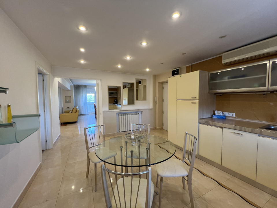Apartament Unirii - 2 camere 80 mp. Transformat din 3 camere. 