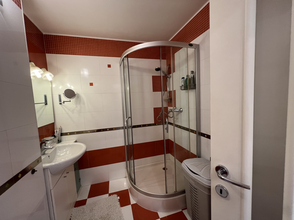 Apartament Unirii - 2 camere 80 mp. Transformat din 3 camere. 