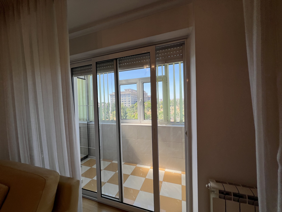 Apartament Unirii - 2 camere 80 mp. Transformat din 3 camere. 