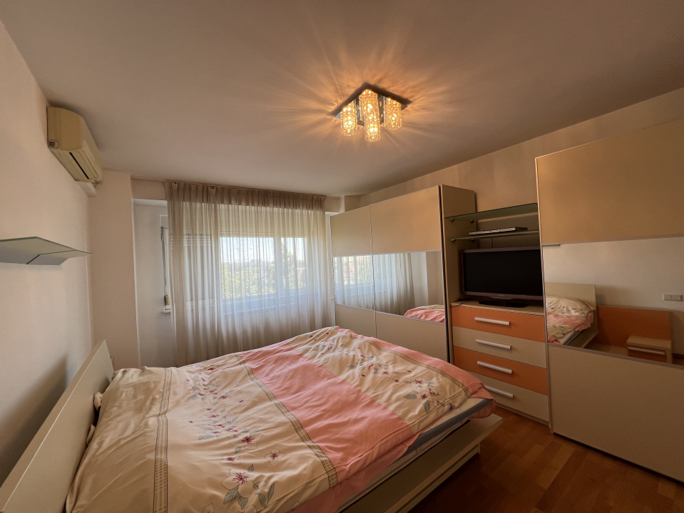 Apartament Unirii - 2 camere 80 mp. Transformat din 3 camere. 