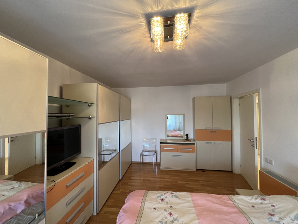Apartament Unirii - 2 camere 80 mp. Transformat din 3 camere. 