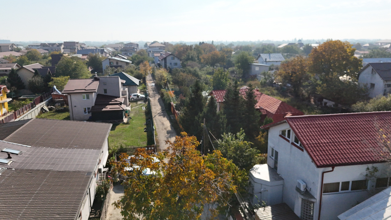 Teren cu dubla deschidere pe Dantelei