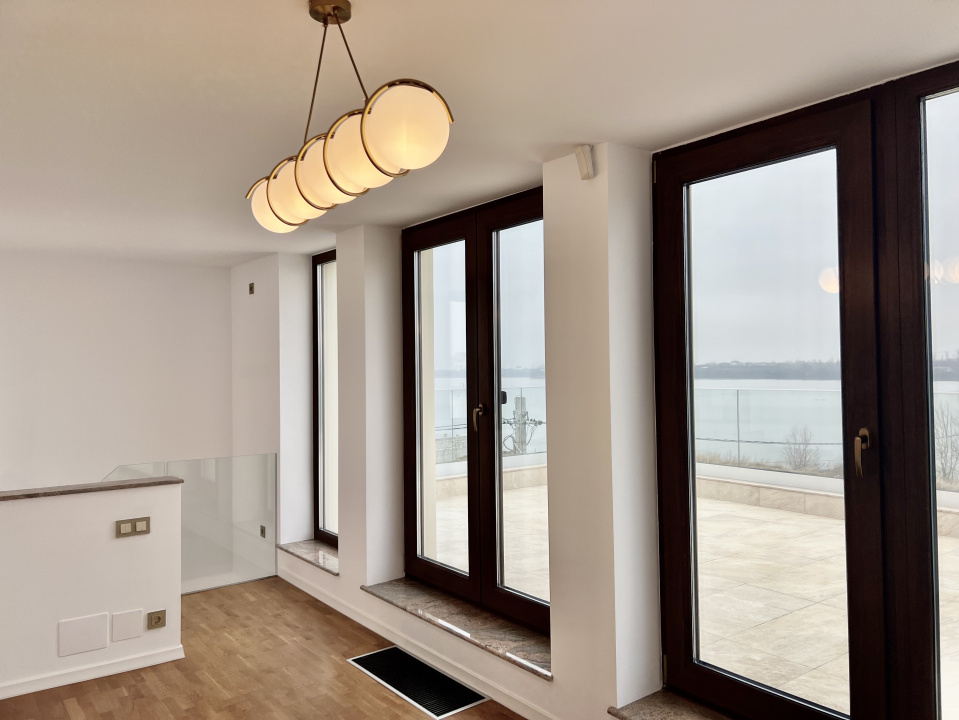 Vilă cu Arhitectură Moderna - Vedere la Lac