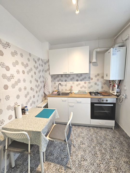 Garsoniera Popesti Leordeni – Zona de case. Parcare.