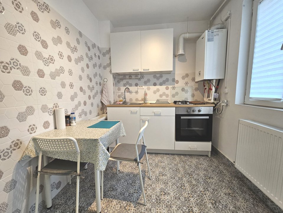 Garsoniera Popesti Leordeni – Zona de case. Parcare.