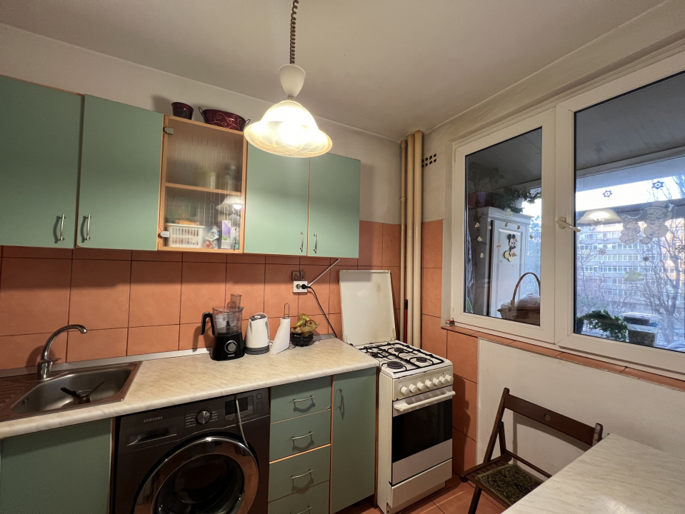 Apartament 2 camere Mihalache. Metrou.