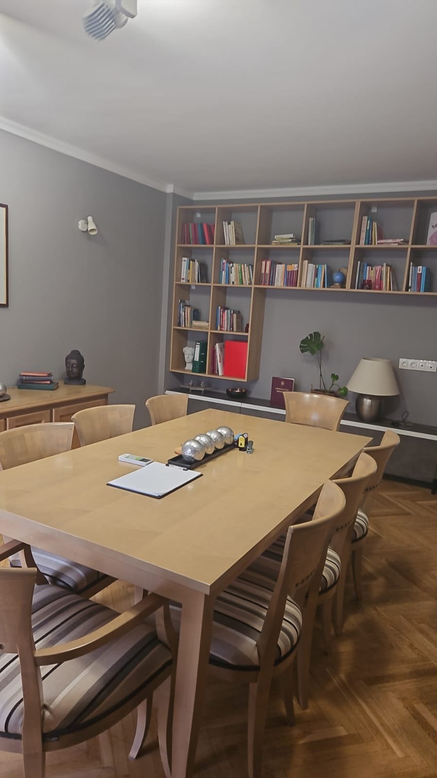 Spatiu amenajat pentru birouri. Bd. Coposu. Vedere stradala.
